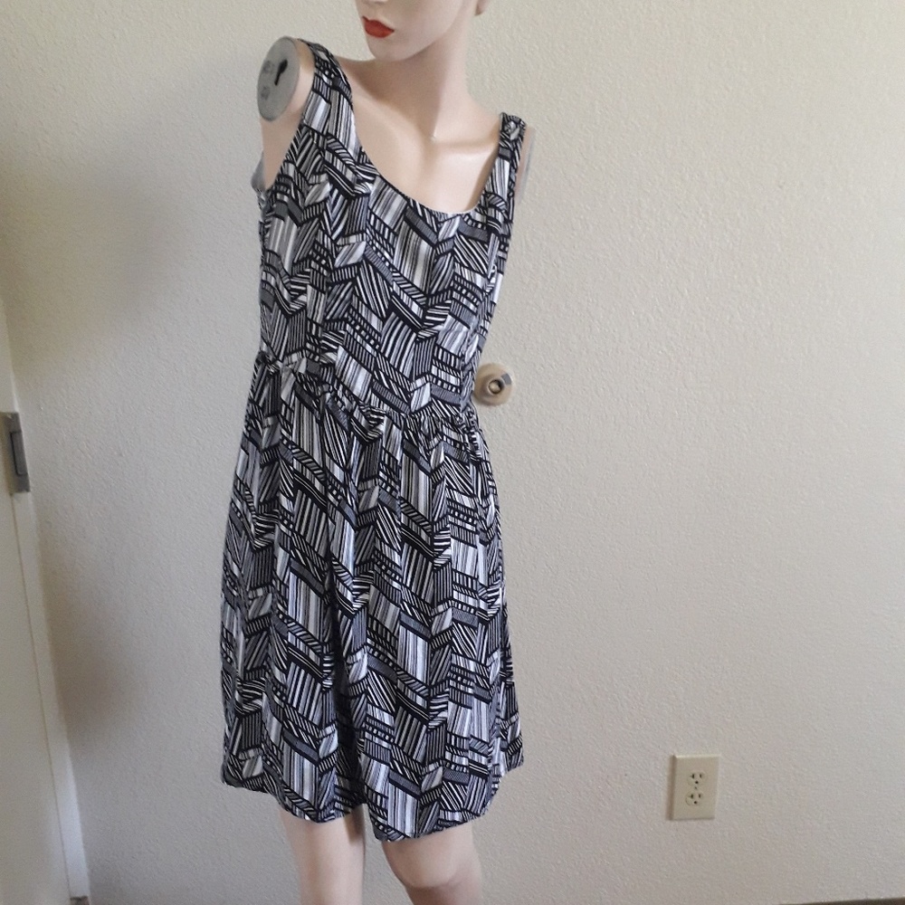 BOGO GAP 6 black & white dress women